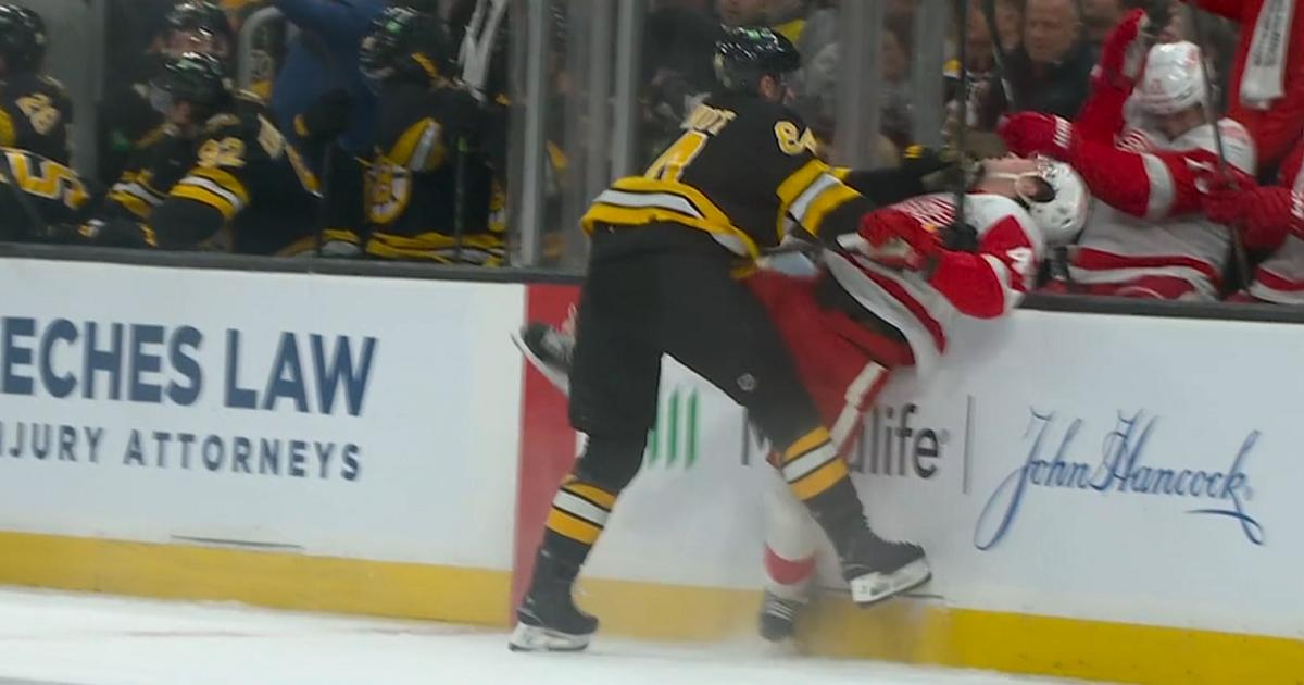 Tanner Jeannot nearly breaks Axel Sandin-Pellika in half