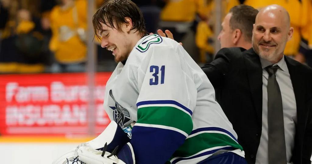 arturs silovs-Canucks-Brett Carlsen-Getty-Feat