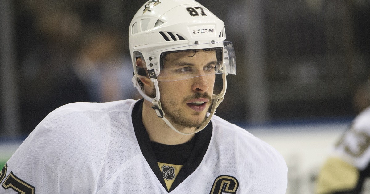 Watch: Sidney Crosby records his 1.000th career point.