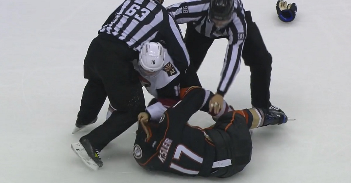 Video: Max Domi drops Ryan Kesler with one punch!