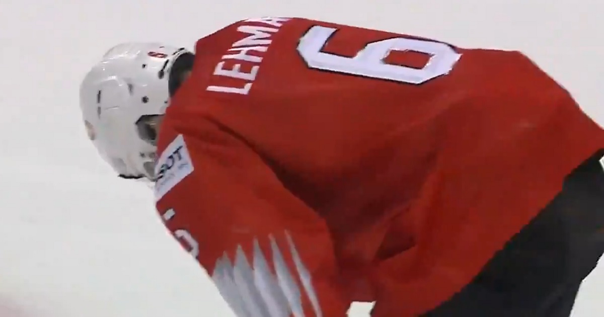 Switzerland awarded 2 penalty shots on a single play at World Juniors and they fail miserably.