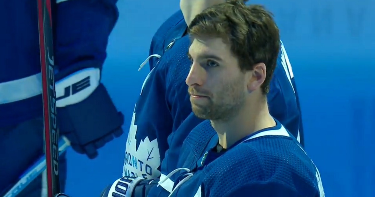 Toronto fans welcome back Tavares with intense ovation after rough game in Long Island.