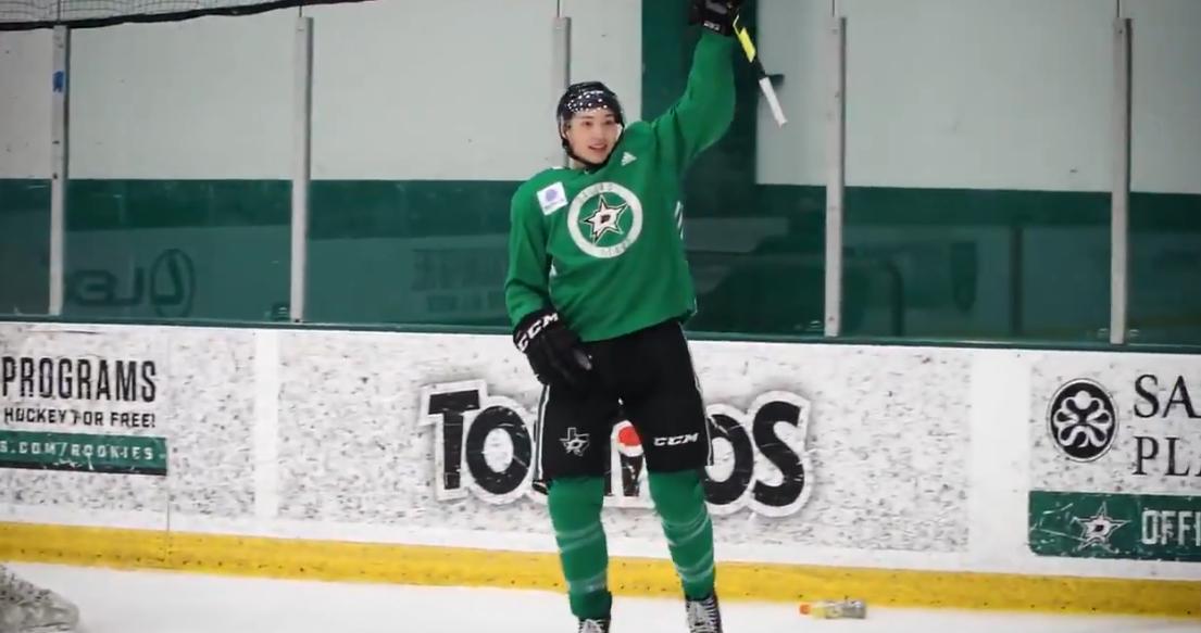 Jason Robertson scores possibly the most ridiculous shootout goal of all time.