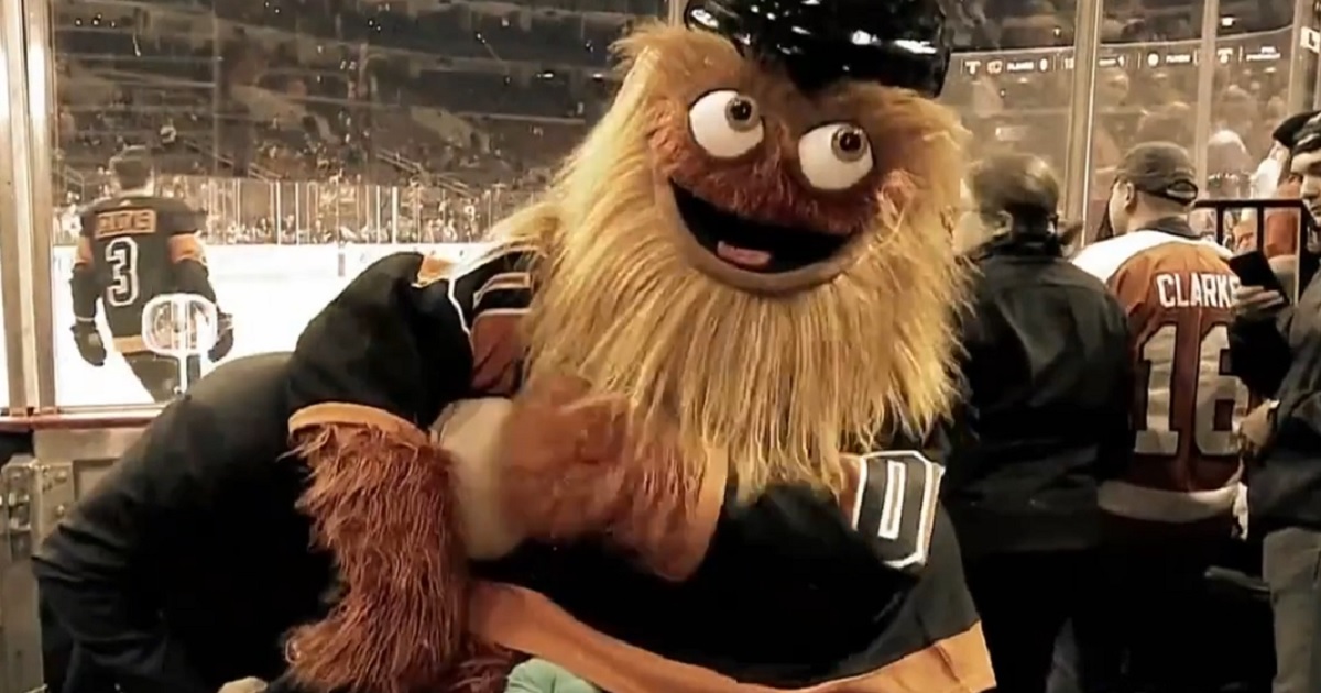 Gritty steals the show in new HNIC intro.