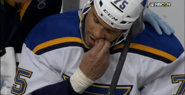 VIDEO: Ouch! Reaves pulls out his own tooth after crushing hit from Seabrook.