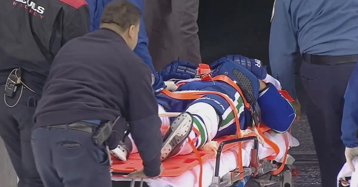 Breaking: 26-year-old defenseman taken out on a stretcher after scary hit.