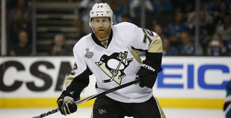 Video: Hornqvist sacrifices his body, blocks a shot with his head.