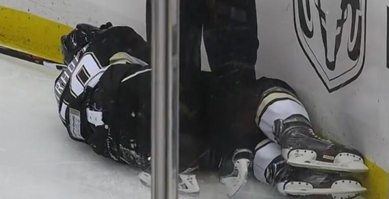 VIDEO: Tarasenko takes out Penguin with a booming body check.