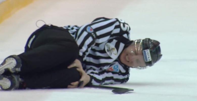 (VIDEO): Linesman suffers gruesome injury after collision.