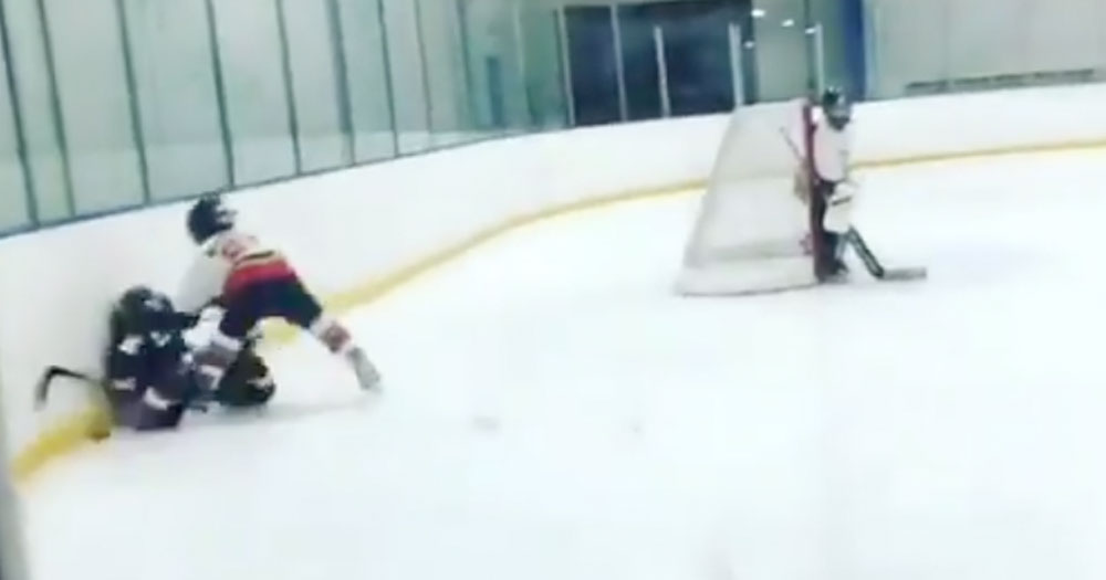 Kid drills rival’s head into boards in no contact hockey game! 