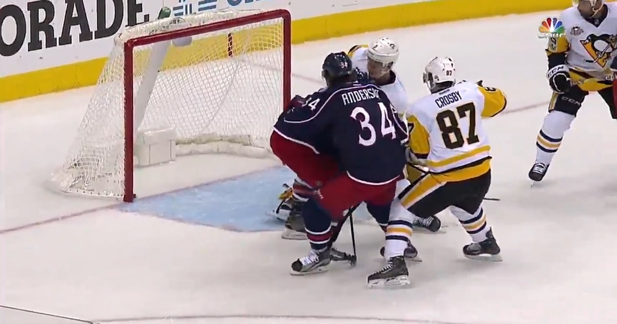 Sidney Crosby gives the Blue Jackets a 1-0 lead.