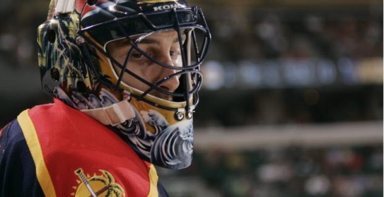 (VIDEO): Roberto Luongo pokes fun at fading Bruins with troll job.