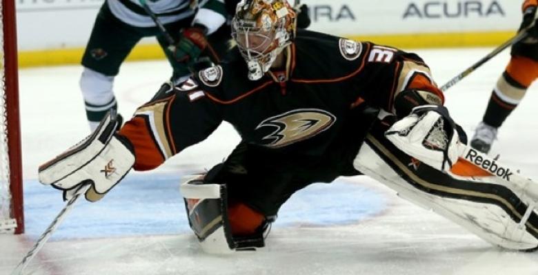 (VIDEO): Frederick Anderson robs Patrick Kane of a sure goal.