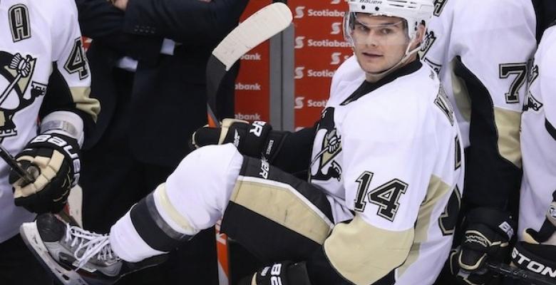 (VIDEO): Kunitz breaks one of hockey's unwritten rules, Flyers retaliate.