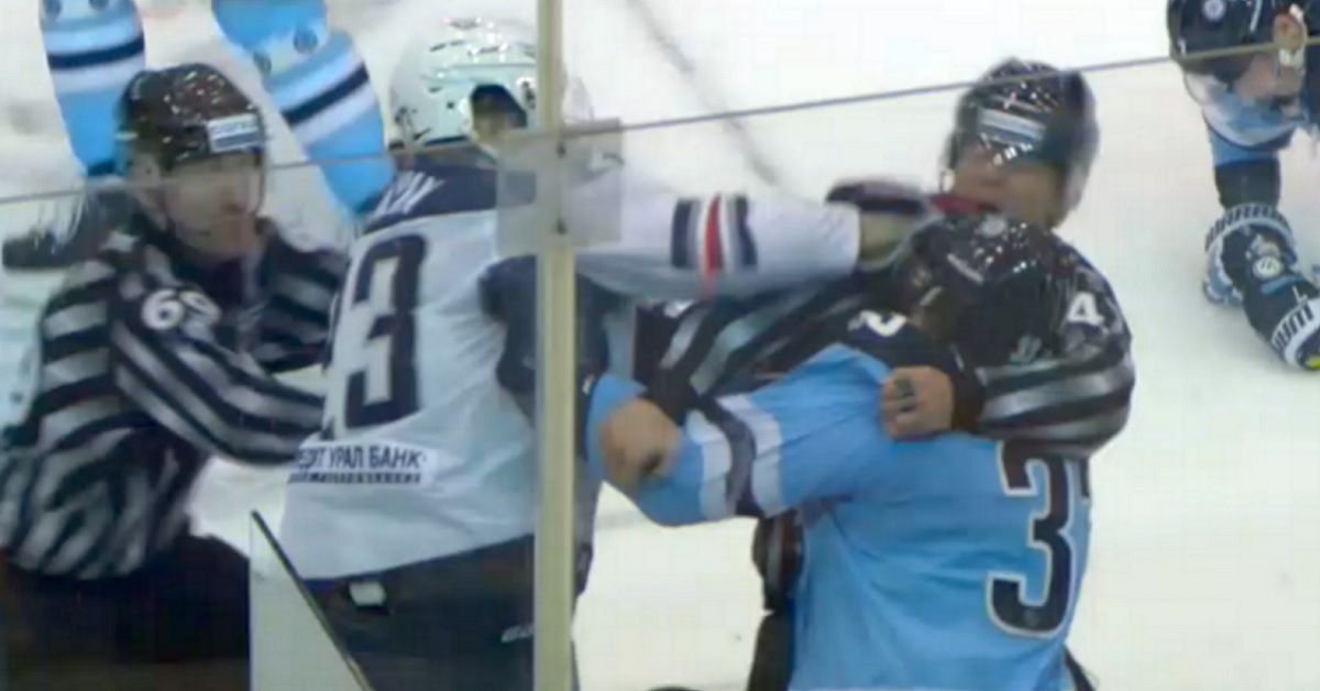 Watch this referee eats a knuckle sandwich in the KHL!