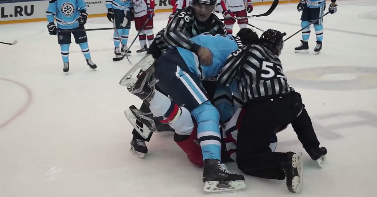 Former NHLer gets knocked out in his return to the KHL!