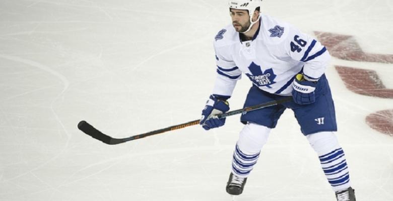 Leafs defenseman leaves game with injury