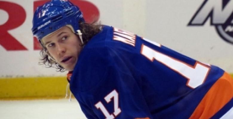 (VIDEO): Matt Martin makes Brouwer take a seat on vicious body check.