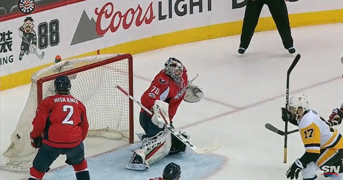 Bad turnover from Washington leads to the game's only goal so far.