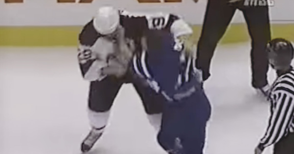 Must see : Good ol' brawl of Tie Domi is always fun to watch!