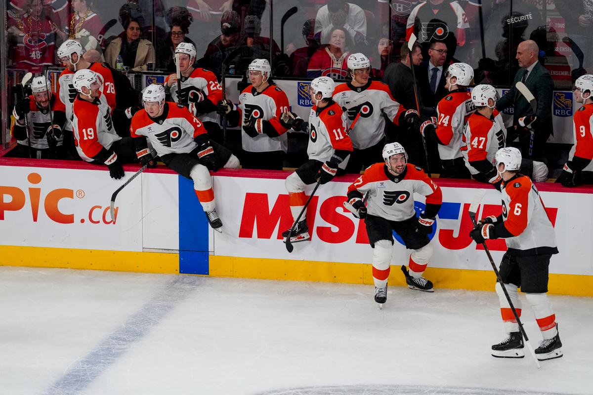 Flyers' bench 